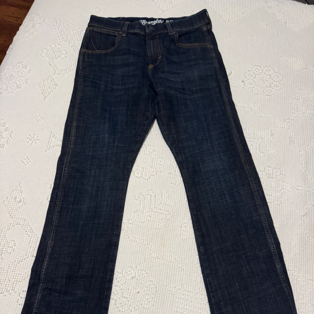 Wrangler Slim Bootcut jeans size 30x34 - like new!  Dark denim - color is Dax